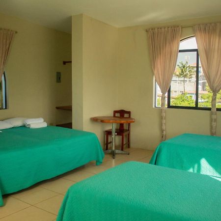 Casa De Nelly Hotel Puerto Baquerizo Moreno Bagian luar foto