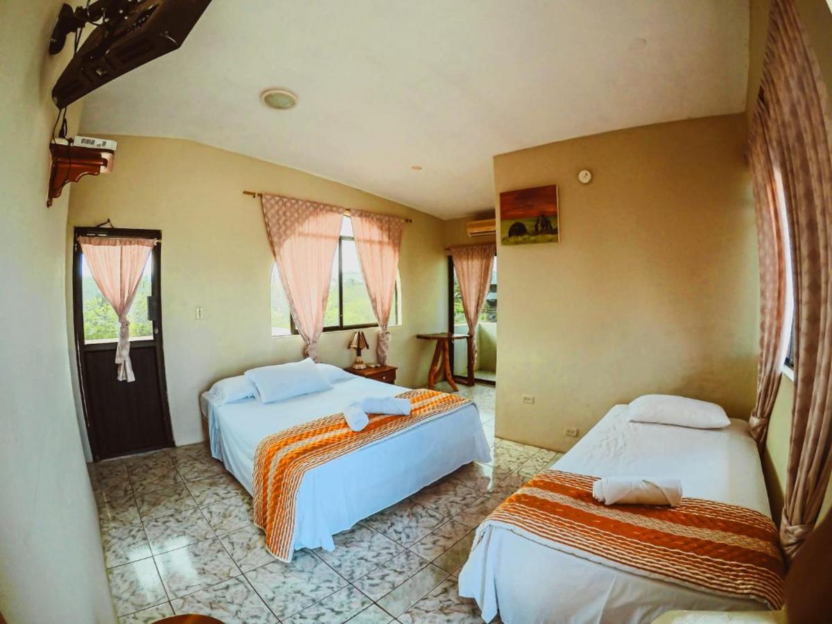 Casa De Nelly Hotel Puerto Baquerizo Moreno Bagian luar foto