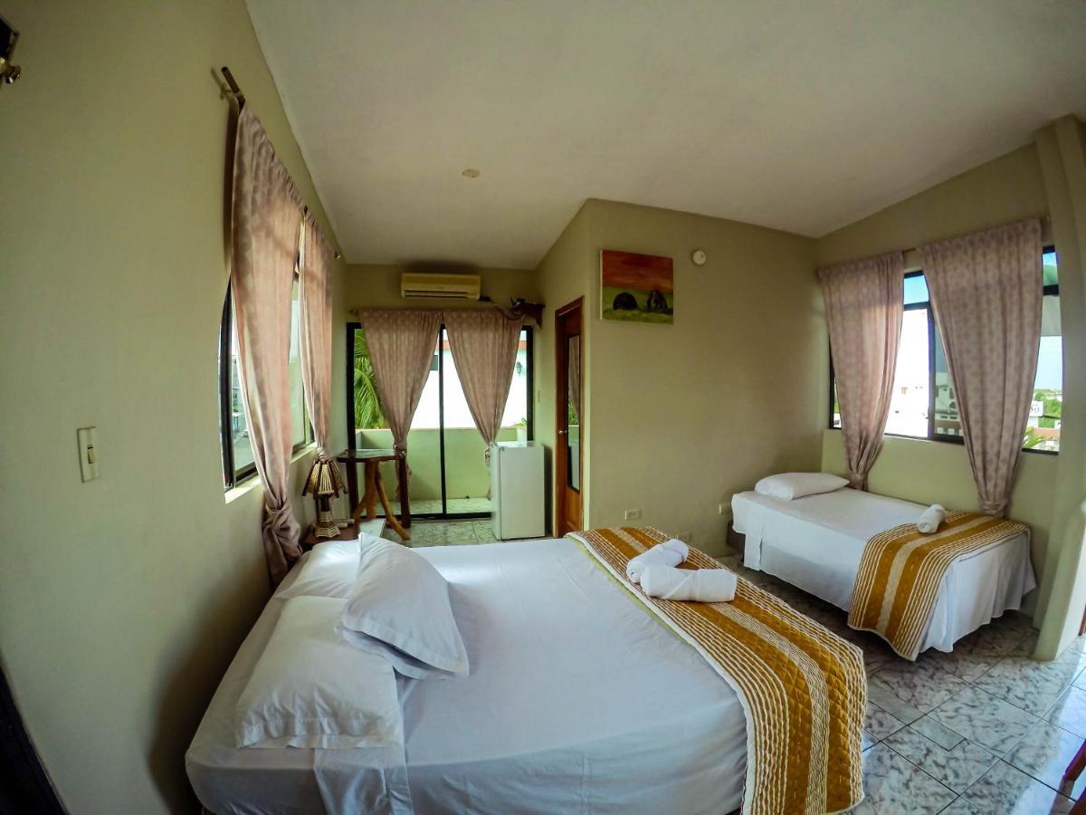 Casa De Nelly Hotel Puerto Baquerizo Moreno Bagian luar foto