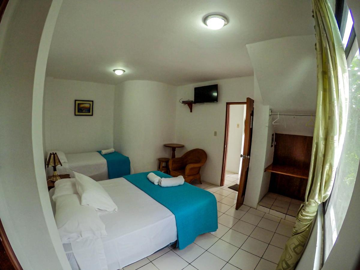 Casa De Nelly Hotel Puerto Baquerizo Moreno Bagian luar foto