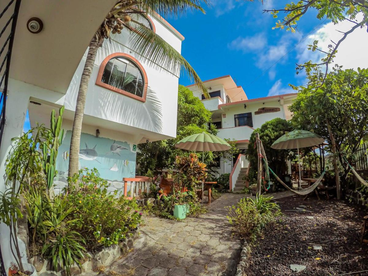 Casa De Nelly Hotel Puerto Baquerizo Moreno Bagian luar foto