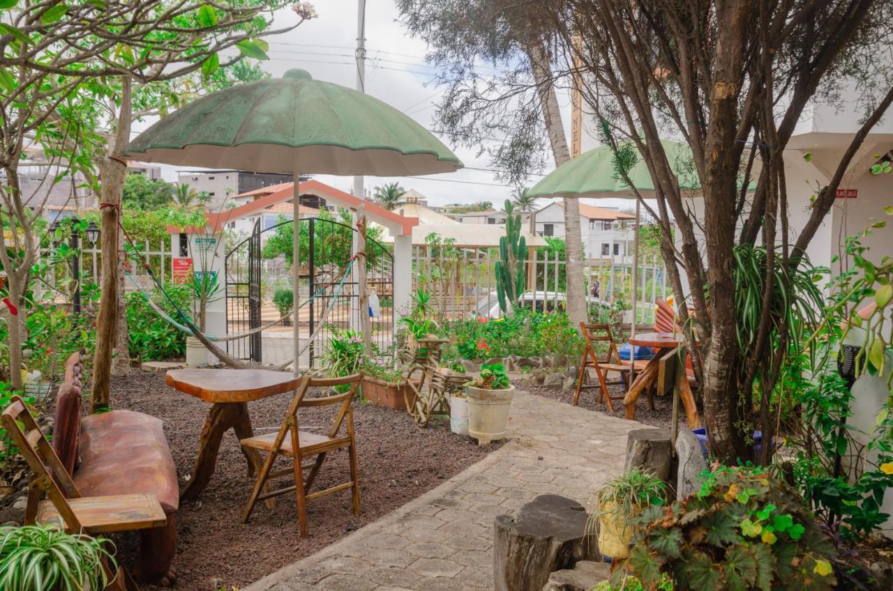 Casa De Nelly Hotel Puerto Baquerizo Moreno Bagian luar foto