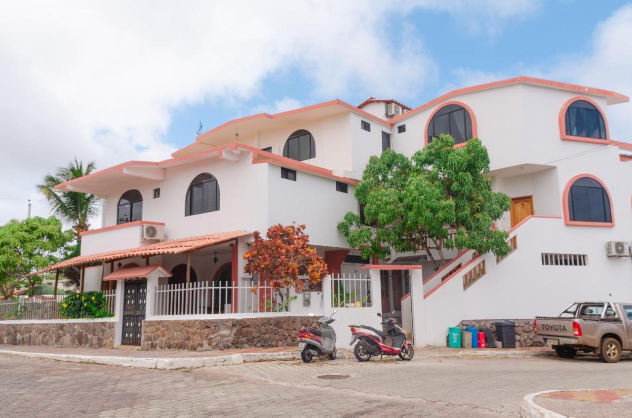Casa De Nelly Hotel Puerto Baquerizo Moreno Bagian luar foto