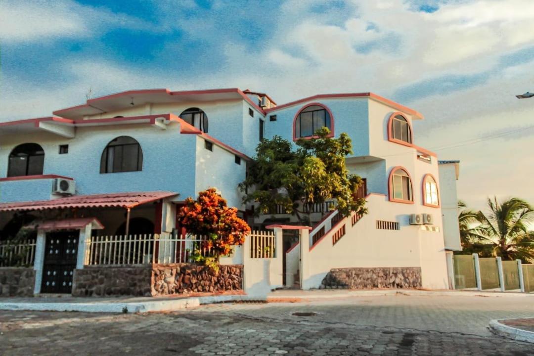 Casa De Nelly Hotel Puerto Baquerizo Moreno Bagian luar foto