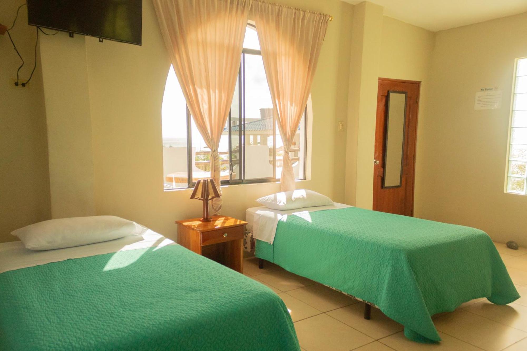 Casa De Nelly Hotel Puerto Baquerizo Moreno Bagian luar foto