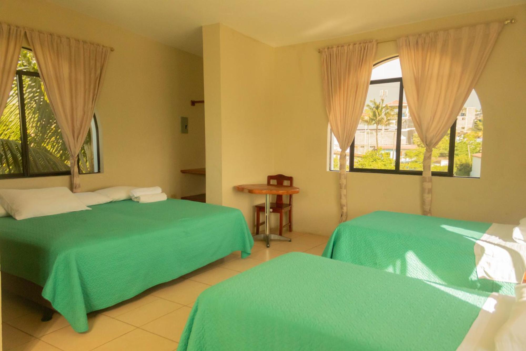 Casa De Nelly Hotel Puerto Baquerizo Moreno Bagian luar foto