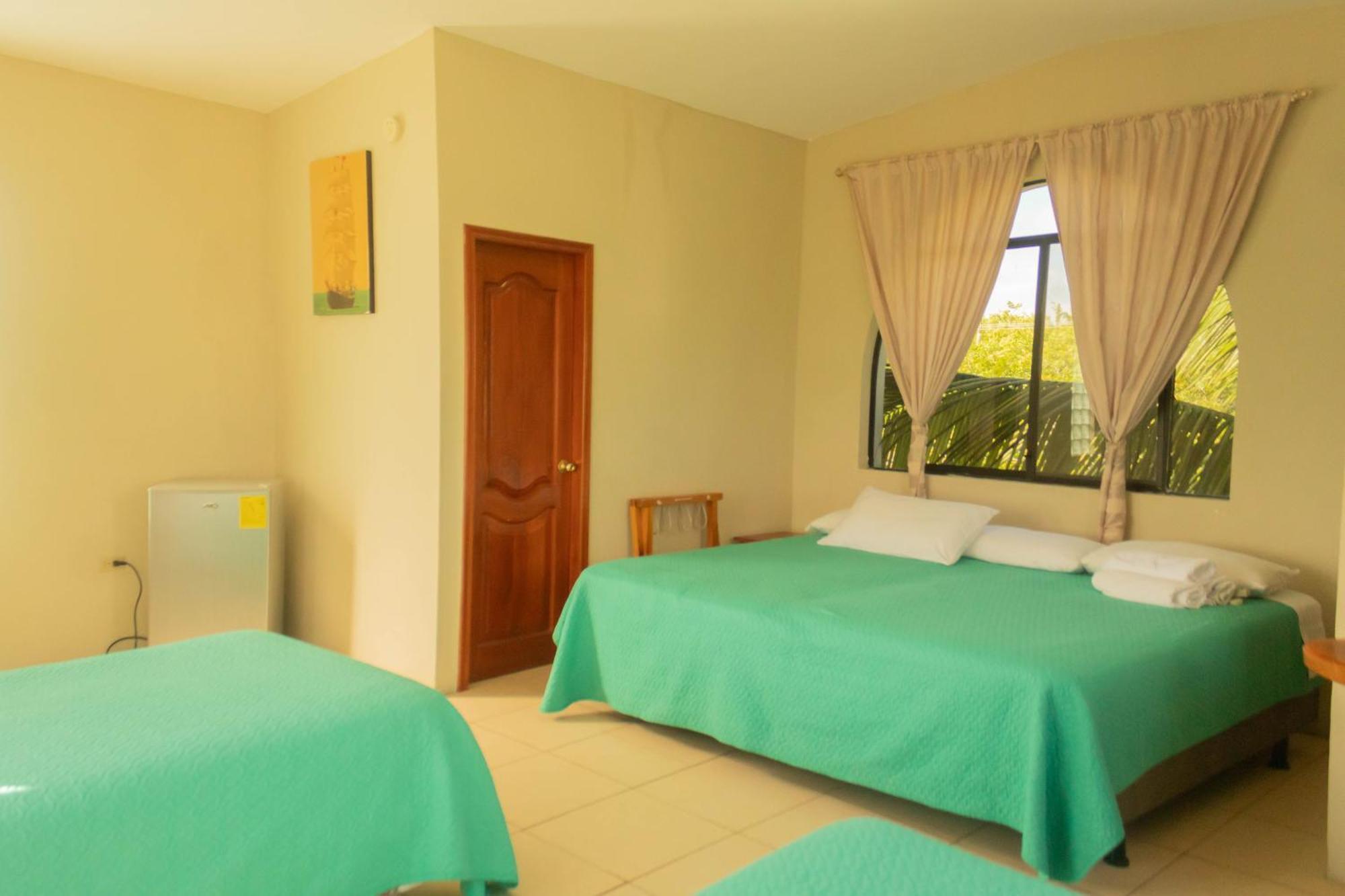 Casa De Nelly Hotel Puerto Baquerizo Moreno Bagian luar foto
