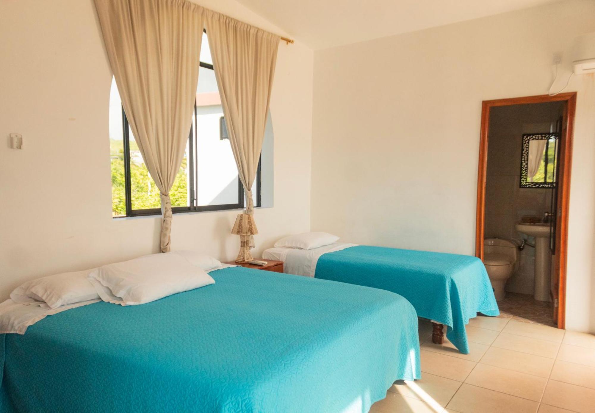 Casa De Nelly Hotel Puerto Baquerizo Moreno Bagian luar foto