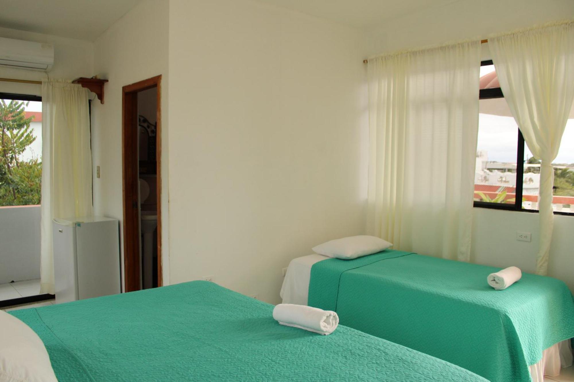 Casa De Nelly Hotel Puerto Baquerizo Moreno Bagian luar foto