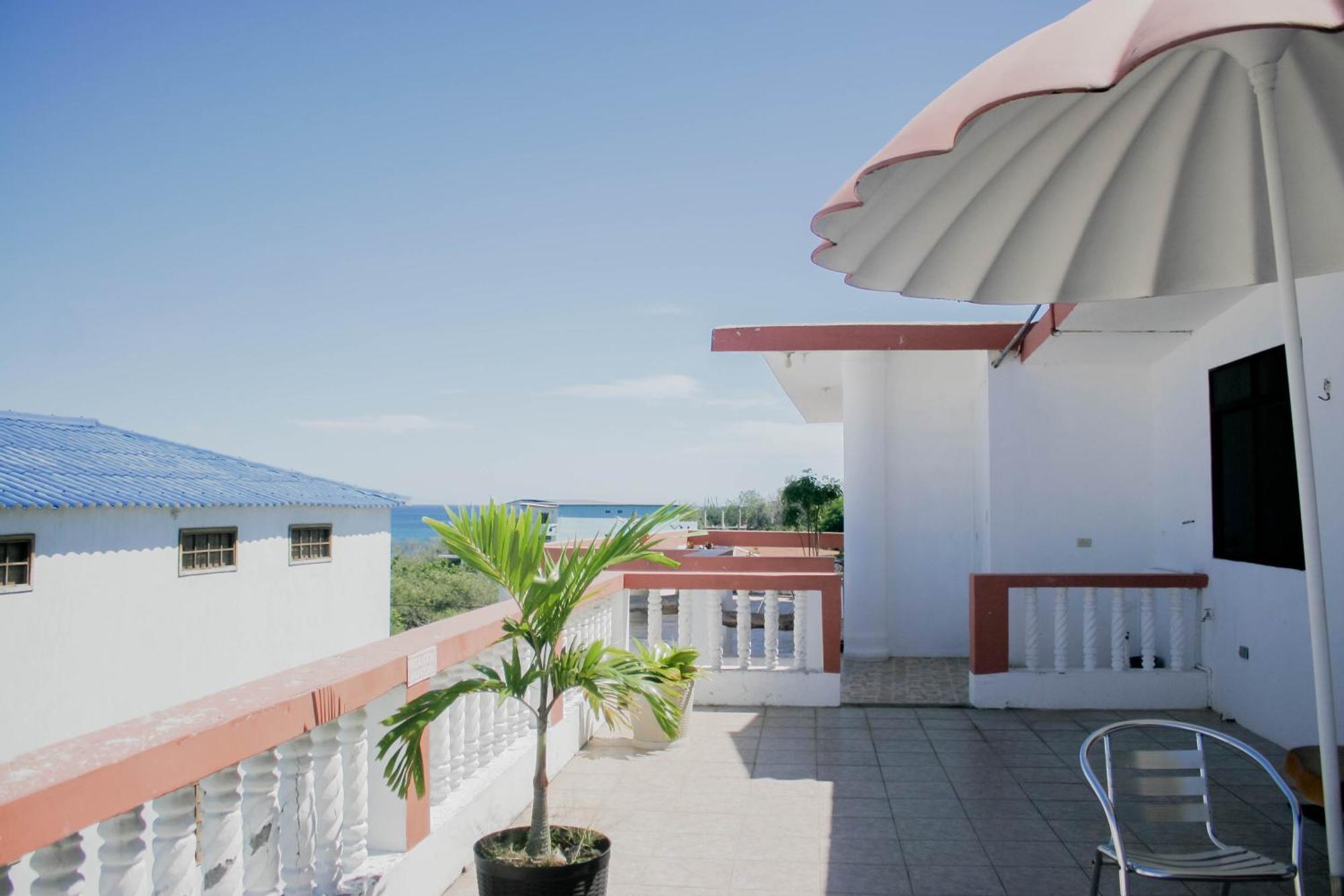 Casa De Nelly Hotel Puerto Baquerizo Moreno Bagian luar foto