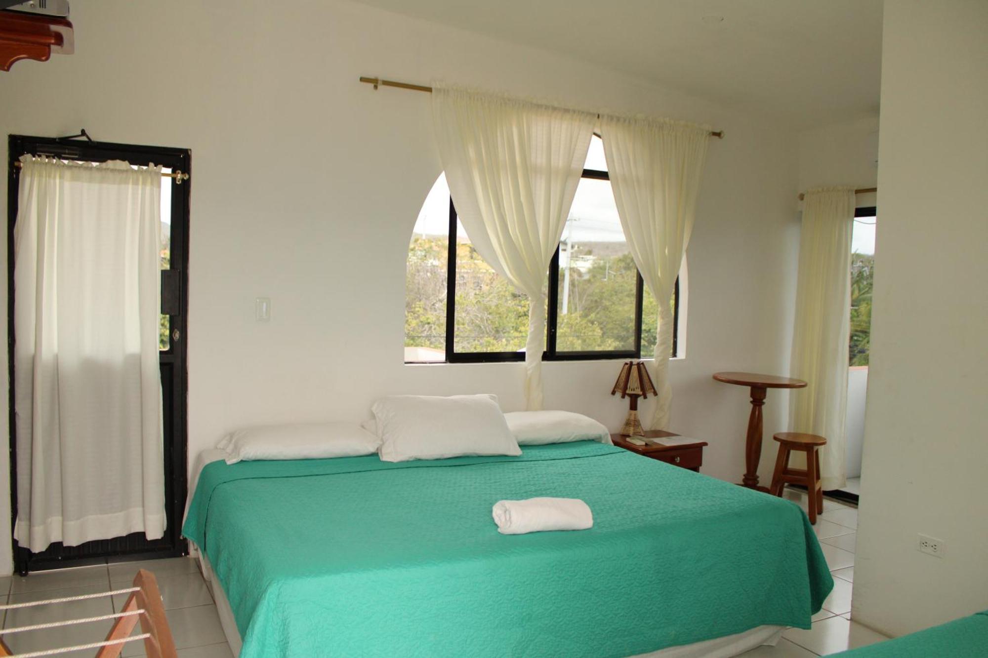 Casa De Nelly Hotel Puerto Baquerizo Moreno Bagian luar foto