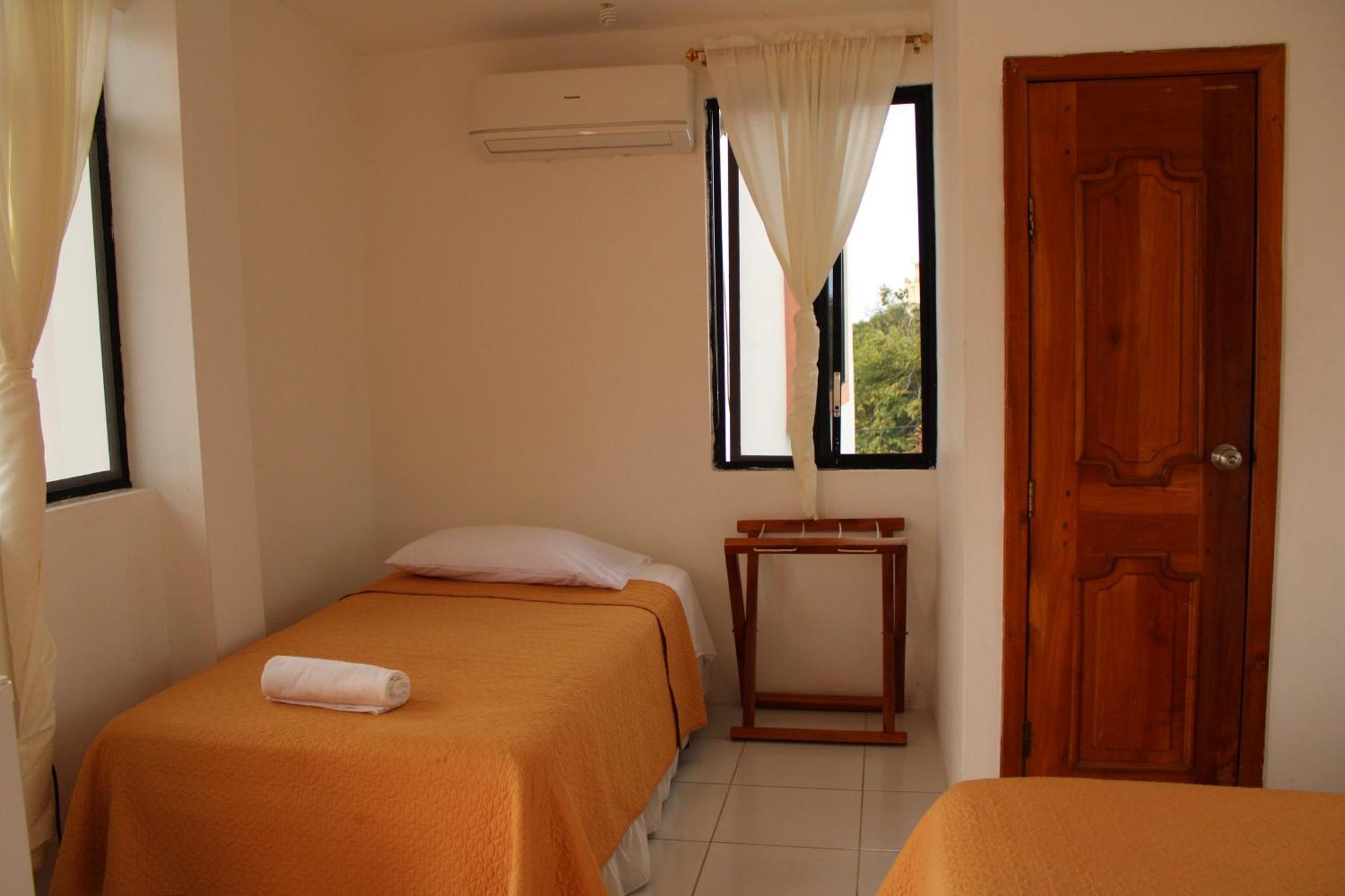Casa De Nelly Hotel Puerto Baquerizo Moreno Bagian luar foto