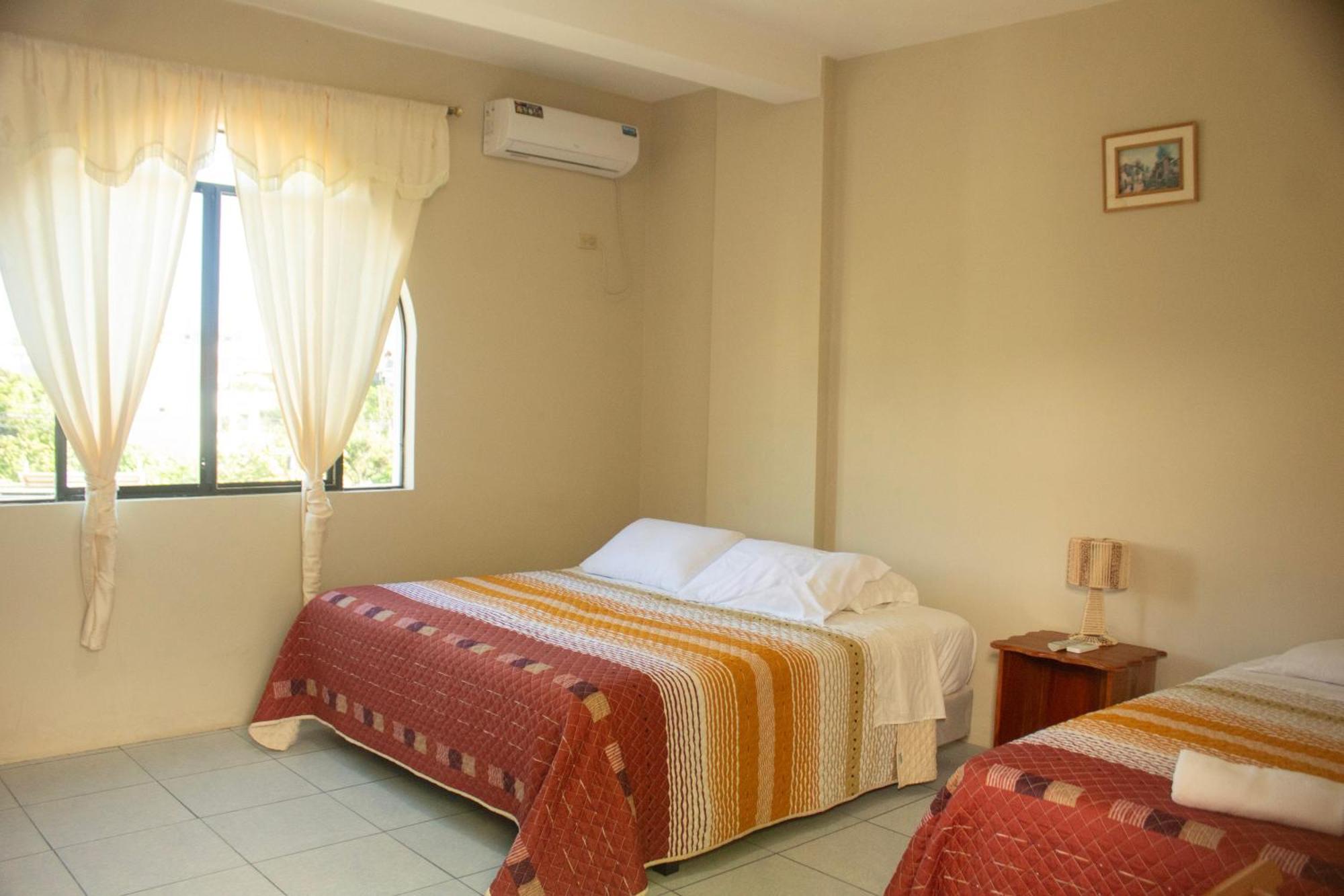 Casa De Nelly Hotel Puerto Baquerizo Moreno Bagian luar foto