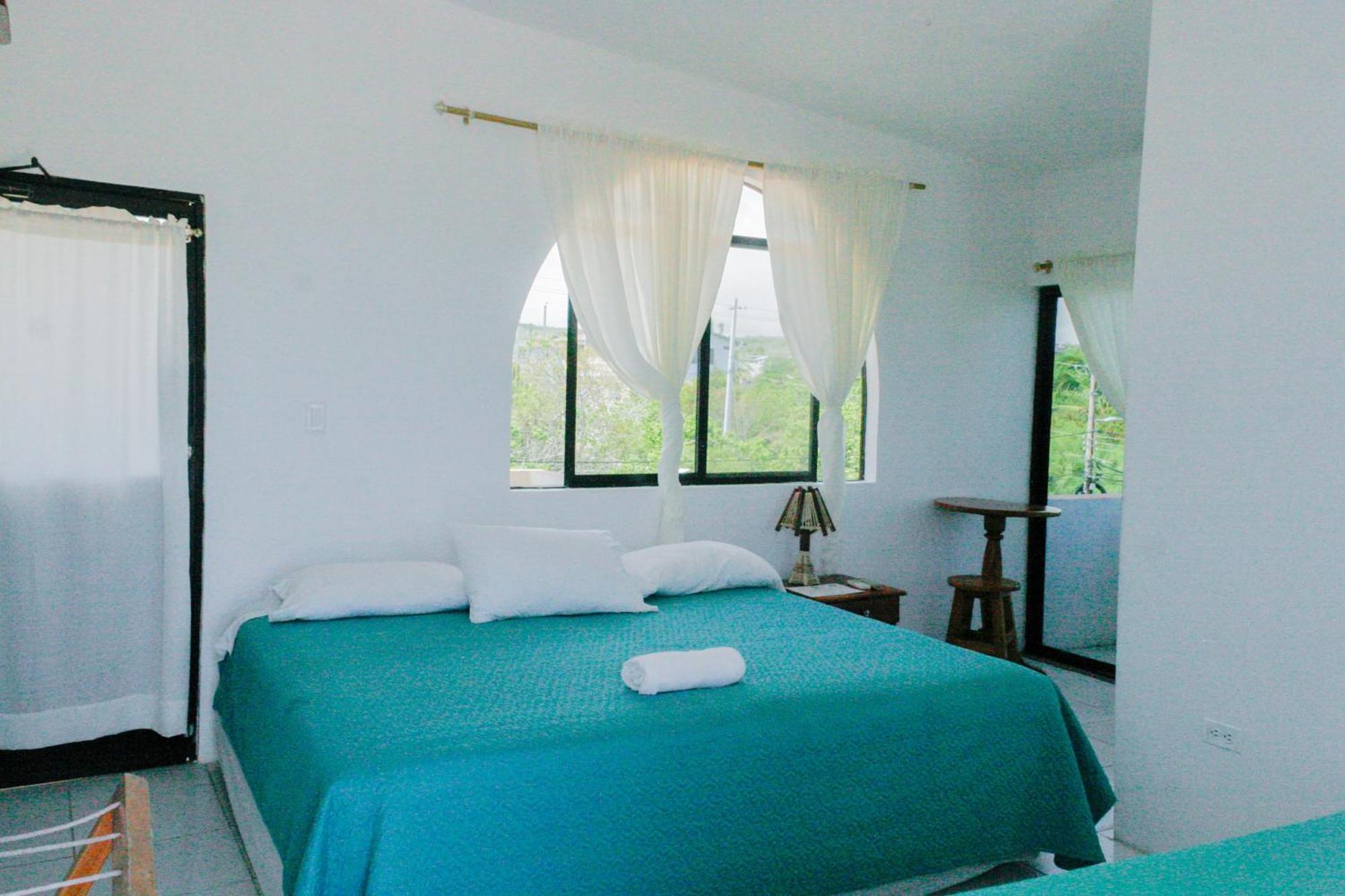 Casa De Nelly Hotel Puerto Baquerizo Moreno Bagian luar foto